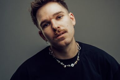 Ely Oaks Begins 2026 with North American Tour and Official Remix of Taylor Swift’s “Opalite” via Republic Records/UMG