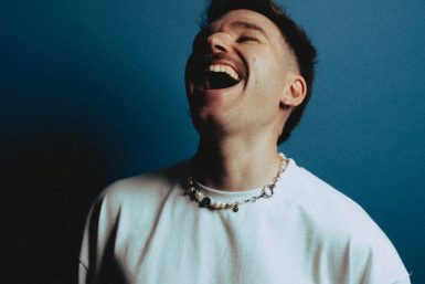 Ely Oaks Unleashes Explosive “Waterfalls” Remix